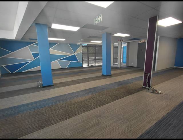 358M² OFFICE FOR SALE IN LYME PARK